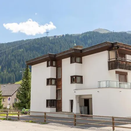 Agrimonia - 5,5-zi Duplex Bis 11 Personen Mit Eigenem Garten Davos
